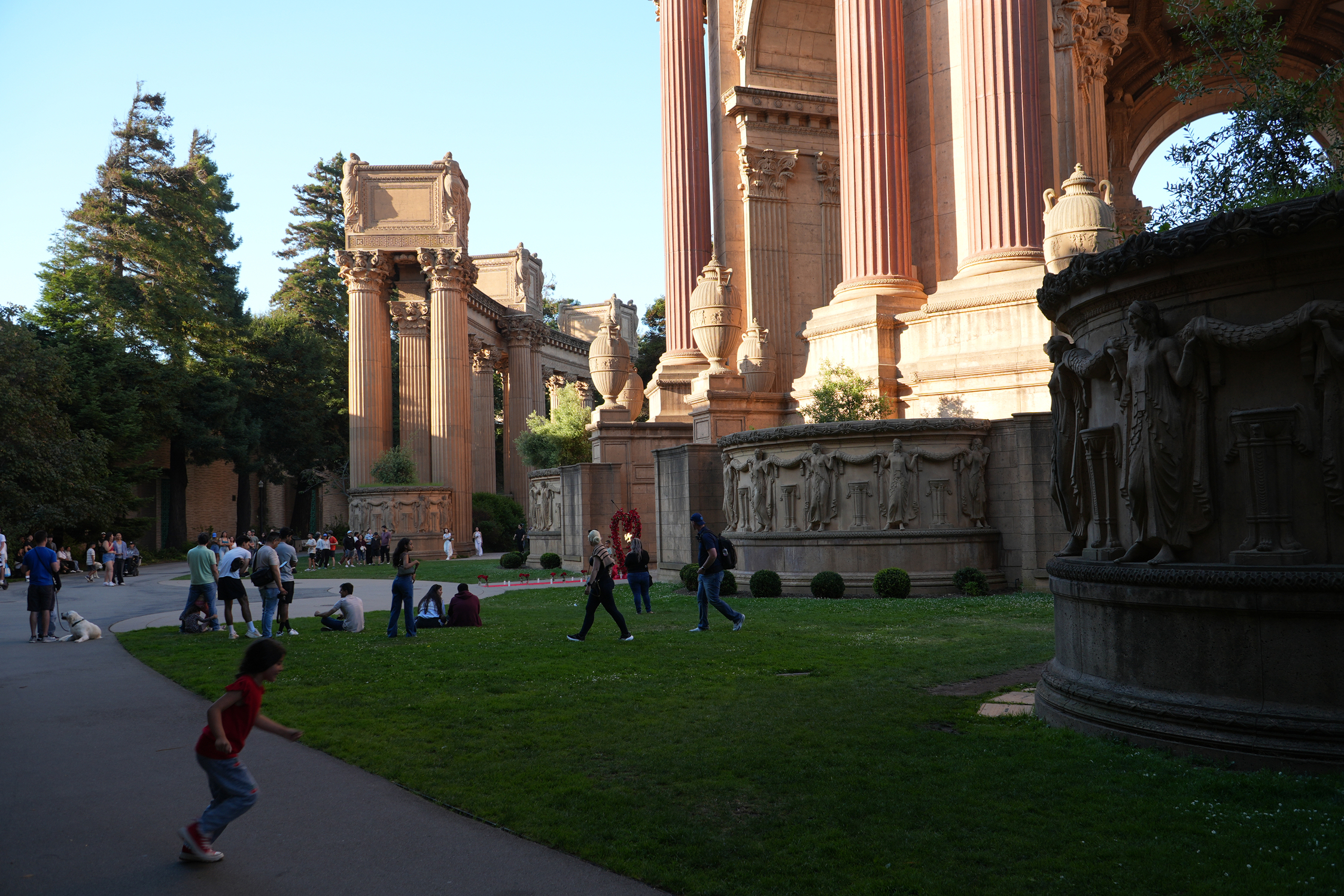 People at the Palace of Fine Arts